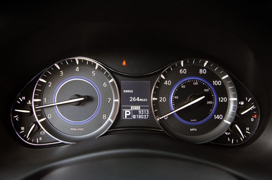  Infiniti QX56 2012 года  (фото 35 из 64)